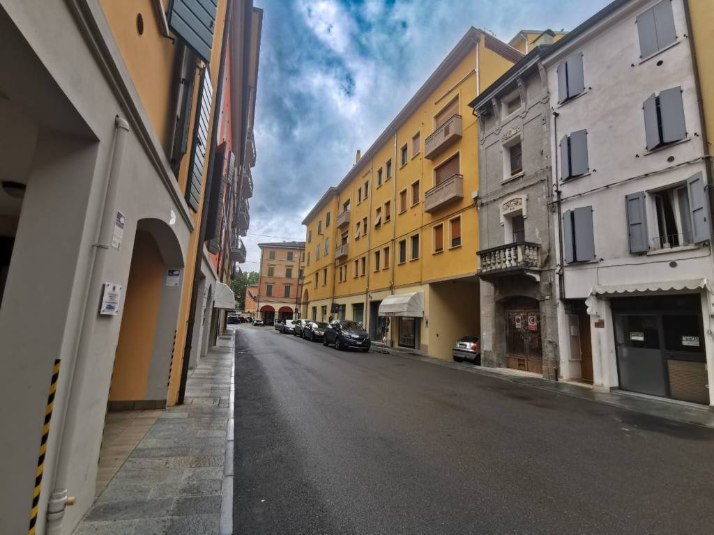negozio in vendita a Correggio