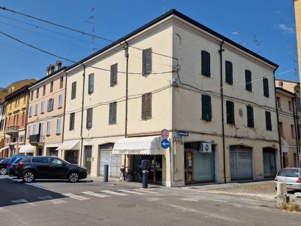 negozio in vendita a Correggio