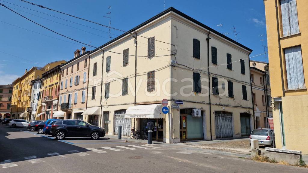 negozio in vendita a Correggio