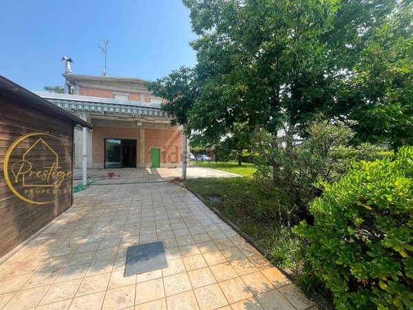 casa indipendente in vendita a Correggio