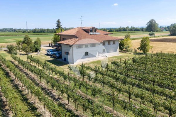 casa indipendente in vendita a Correggio