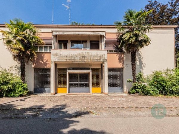 locale commerciale in vendita a Correggio
