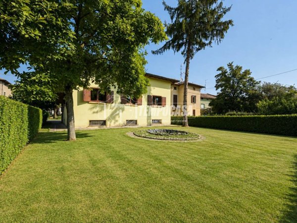 casa indipendente in vendita a Correggio in zona Fosdondo