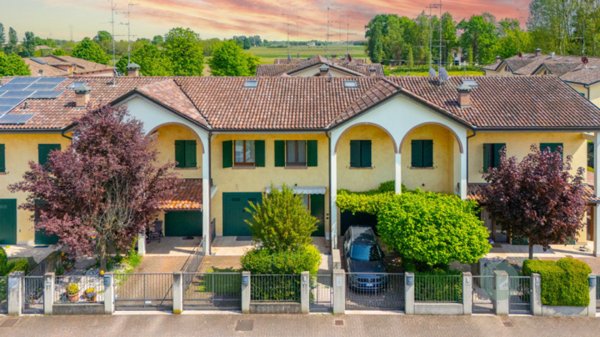 casa indipendente in vendita a Correggio in zona Mandrio