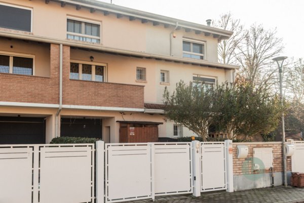 casa indipendente in vendita a Correggio in zona Budrio