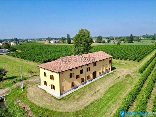 casale in vendita a Correggio