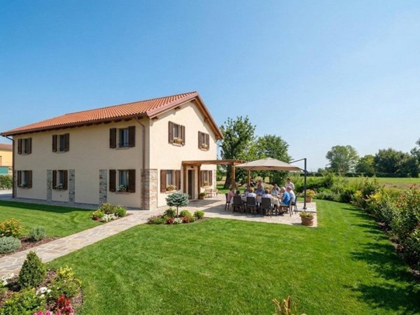 casale in vendita a Correggio in zona Fosdondo