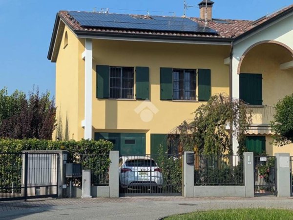 casa indipendente in vendita a Correggio in zona Mandrio