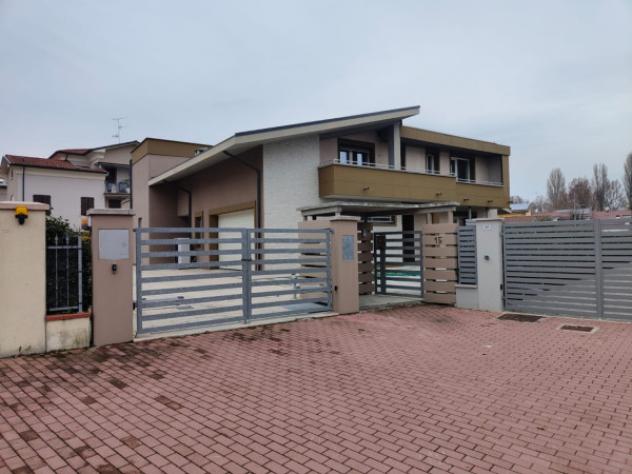 casa indipendente in vendita a Fabbrico