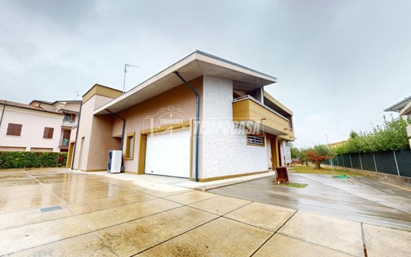 casa indipendente in vendita a Fabbrico