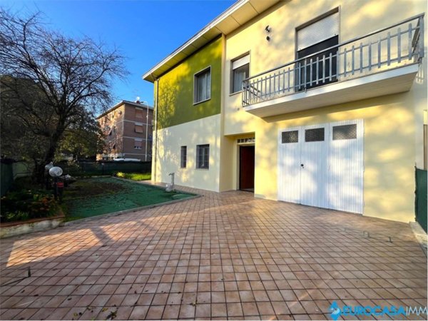 casa indipendente in vendita a Fabbrico