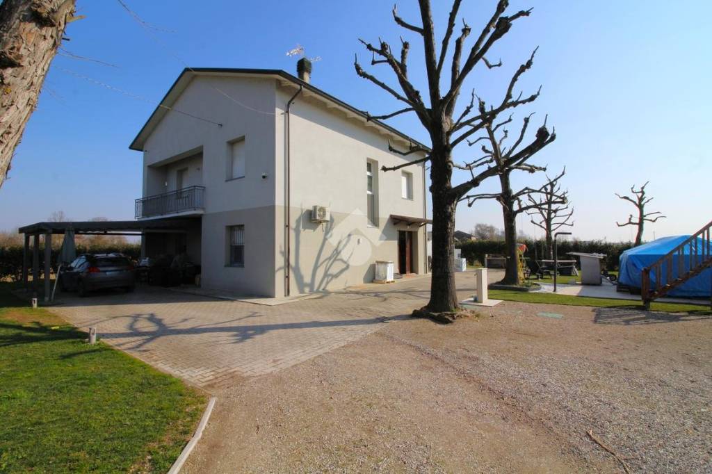 casa indipendente in vendita a Fabbrico