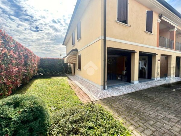casa indipendente in vendita a Fabbrico