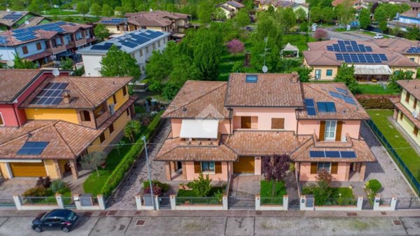 casa indipendente in vendita a Fabbrico