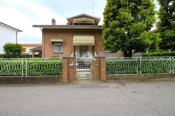 casa indipendente in vendita a Fabbrico