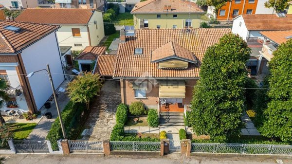 casa indipendente in vendita a Fabbrico