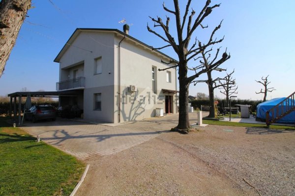 casa indipendente in vendita a Fabbrico