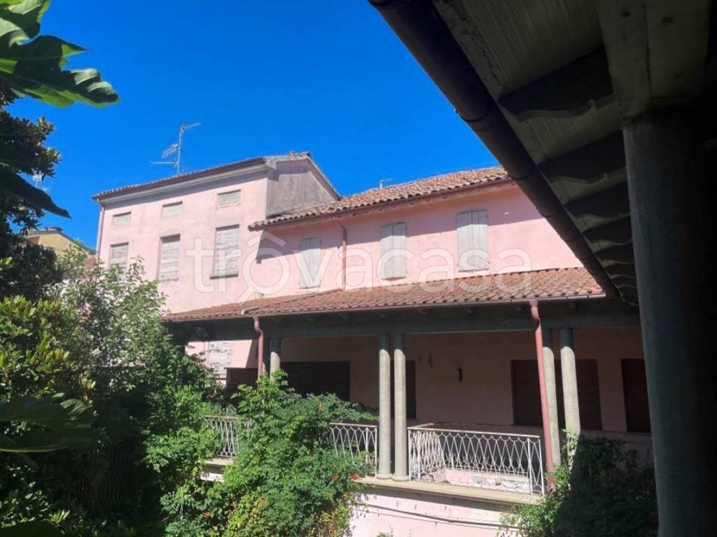 locale commerciale in vendita a Fabbrico