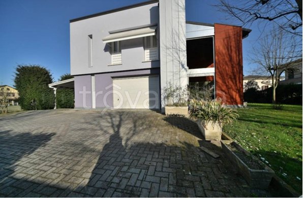 casa indipendente in vendita a Fabbrico