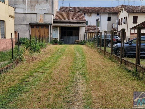 locale di sgombero in vendita a Fabbrico