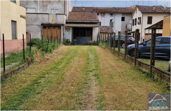 locale di sgombero in vendita a Fabbrico