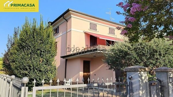 casa indipendente in vendita a Fabbrico in zona Ponte Bisciolino