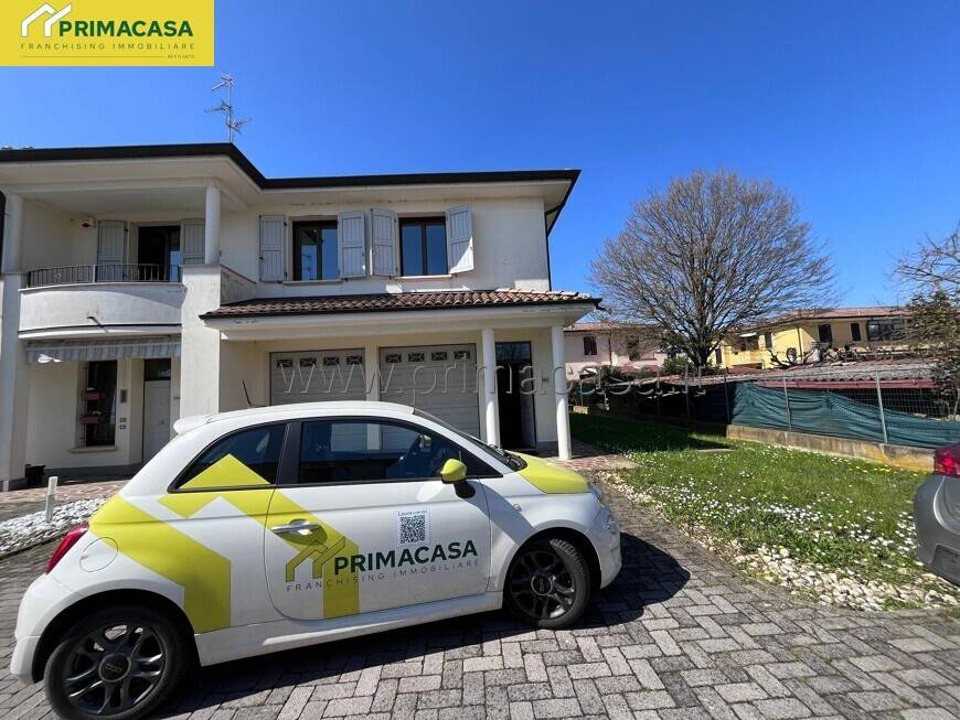 casa indipendente in vendita a Fabbrico