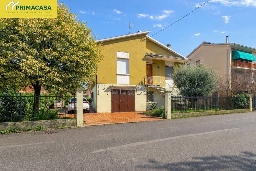 casa indipendente in vendita a Fabbrico in zona Ponte Bisciolino