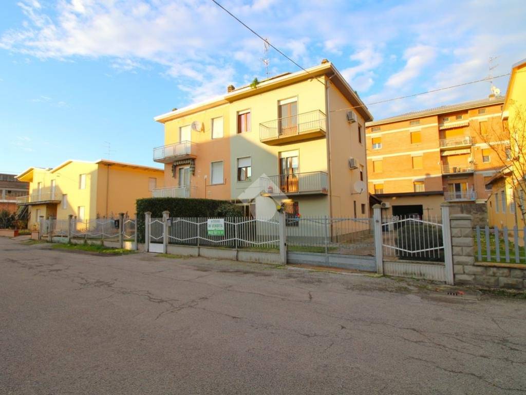 casa indipendente in vendita a Fabbrico in zona Ponte Bisciolino