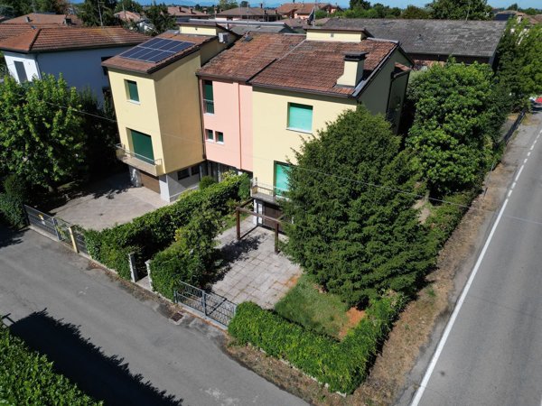 casa indipendente in vendita a Fabbrico in zona Ponte Bisciolino