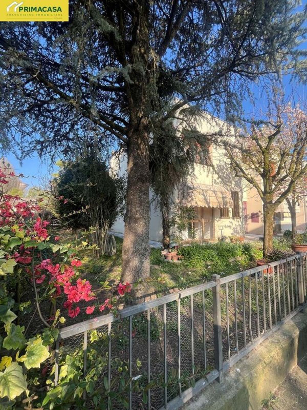 casa indipendente in vendita a Fabbrico in zona Ponte Bisciolino