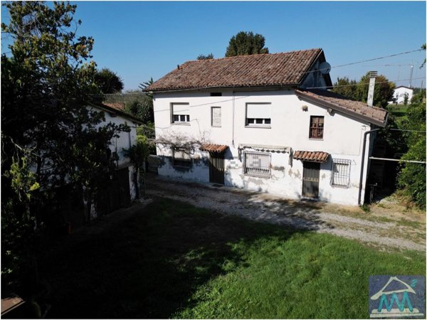 casa indipendente in vendita a Fabbrico in zona Ponte Bisciolino
