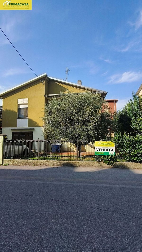 casa indipendente in vendita a Fabbrico in zona Ponte Bisciolino