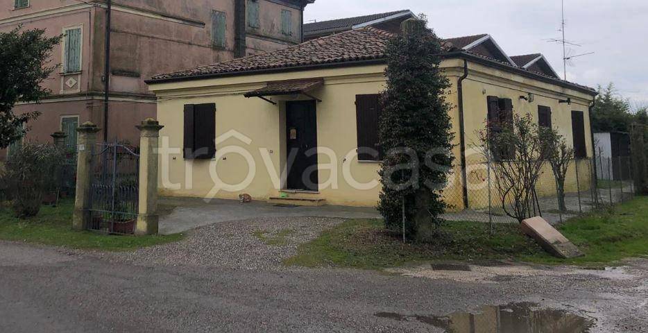 casa indipendente in vendita a Fabbrico in zona Rifugio