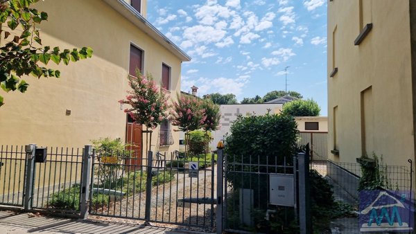 casa indipendente in vendita a Fabbrico in zona Ponte Bisciolino