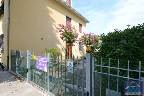 casa indipendente in vendita a Fabbrico in zona Ponte Bisciolino