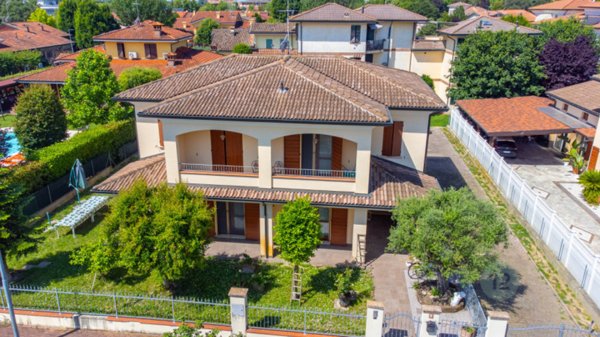 casa indipendente in vendita a Fabbrico in zona Ponte Bisciolino
