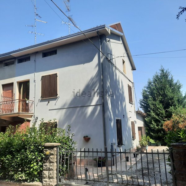 casa indipendente in vendita a Fabbrico in zona Ponte Bisciolino