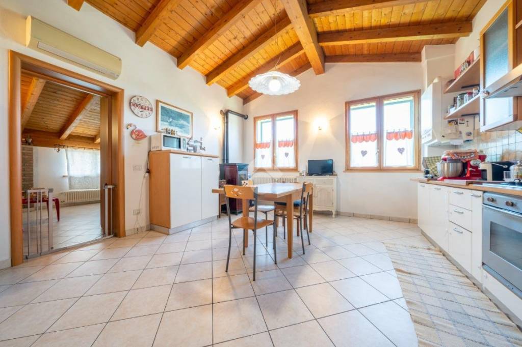 casa indipendente in vendita a Gattatico in zona Paulli