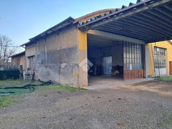 locale commerciale in vendita a Gattatico in zona Praticello