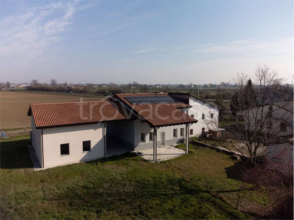 casa indipendente in vendita a Gattatico