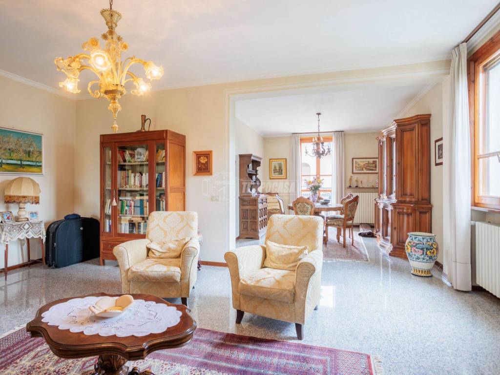casa indipendente in vendita a Gattatico