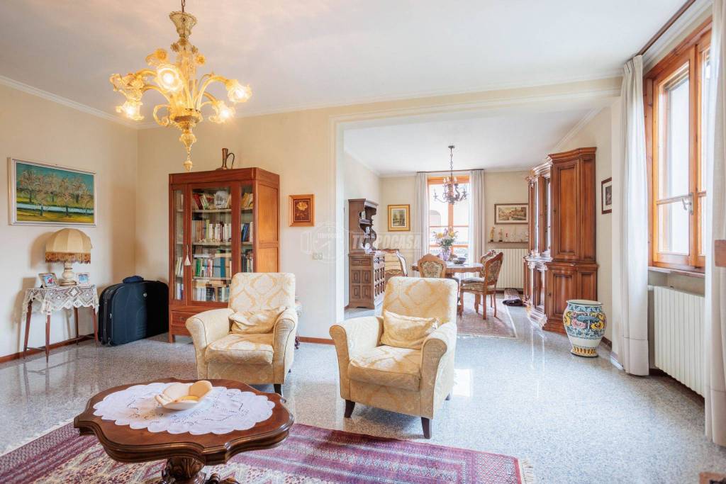 casa indipendente in vendita a Gattatico
