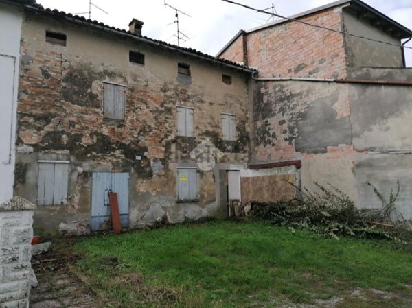 casa indipendente in vendita a Gattatico