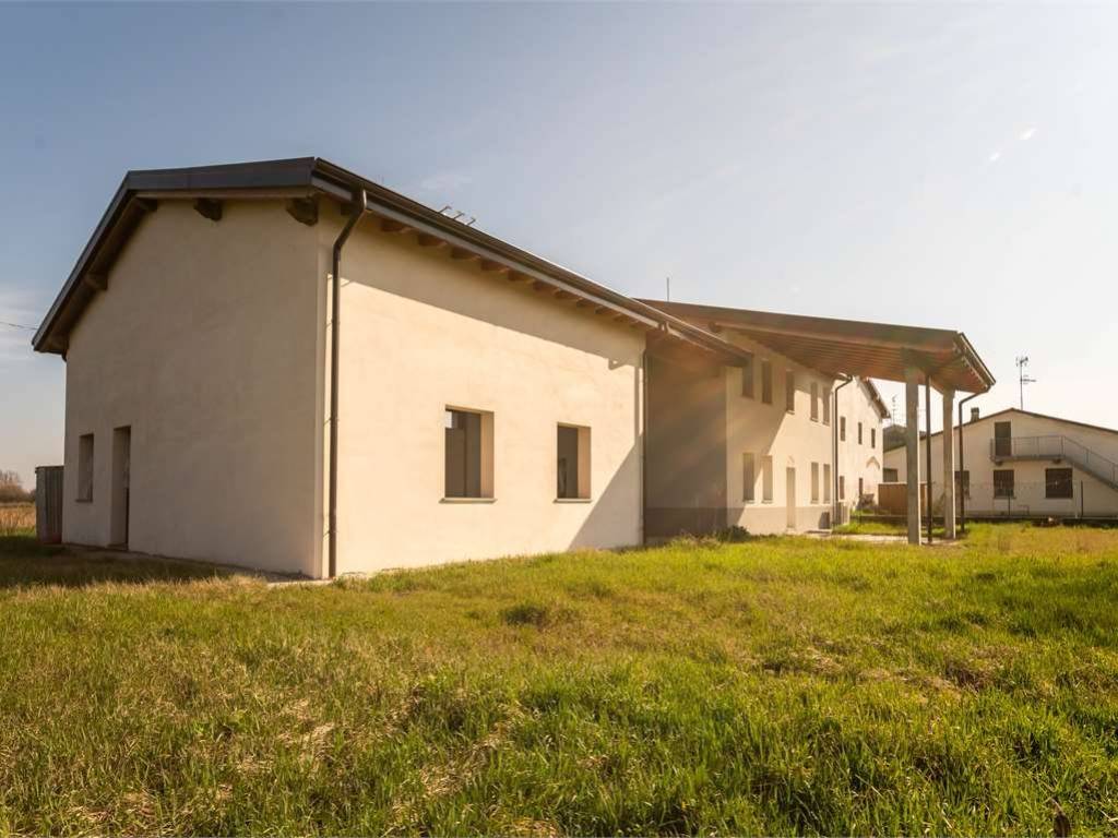casa indipendente in vendita a Gattatico