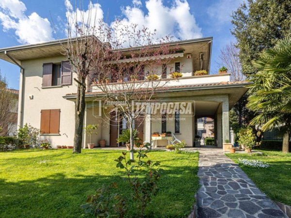 casa indipendente in vendita a Gattatico in zona Taneto