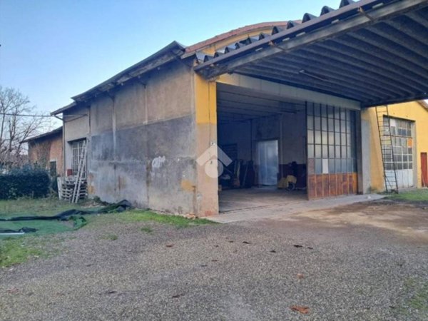 locale commerciale in vendita a Gattatico in zona Praticello