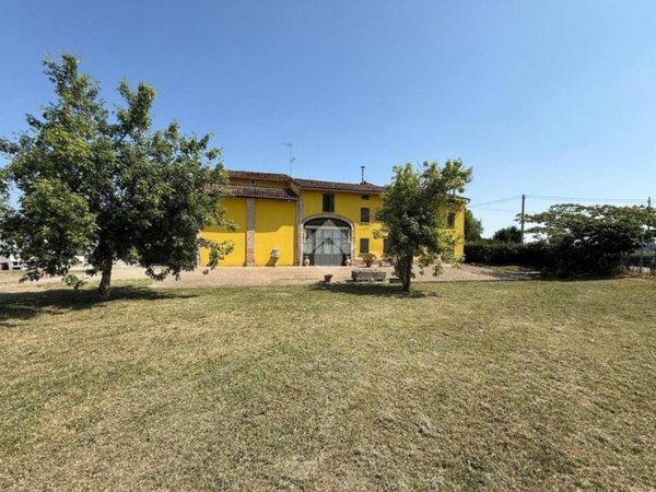 casa indipendente in vendita a Gattatico