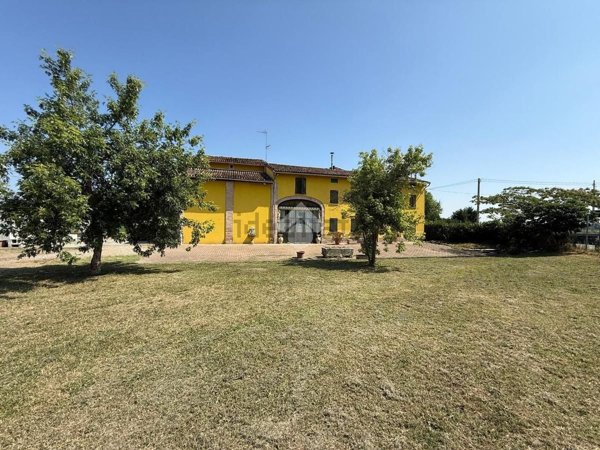esavano in vendita a Gattatico
