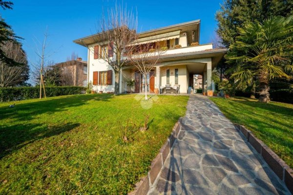 casa indipendente in vendita a Gattatico in zona Taneto
